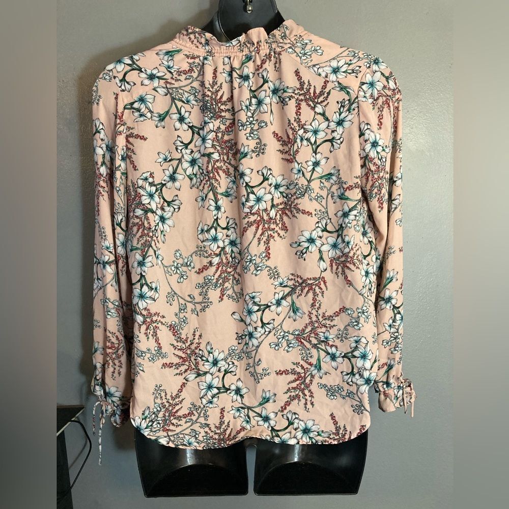 Liz Claiborne Career pink floral blouse - Picture 7 of 9